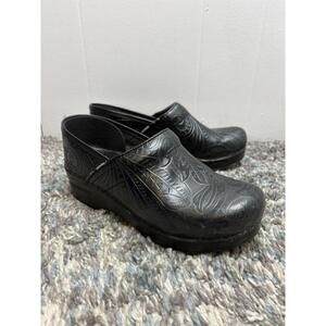 Dansko Shoes Womens 38 7.5 Embossed Clogs Slip On Comfort Occupational Black